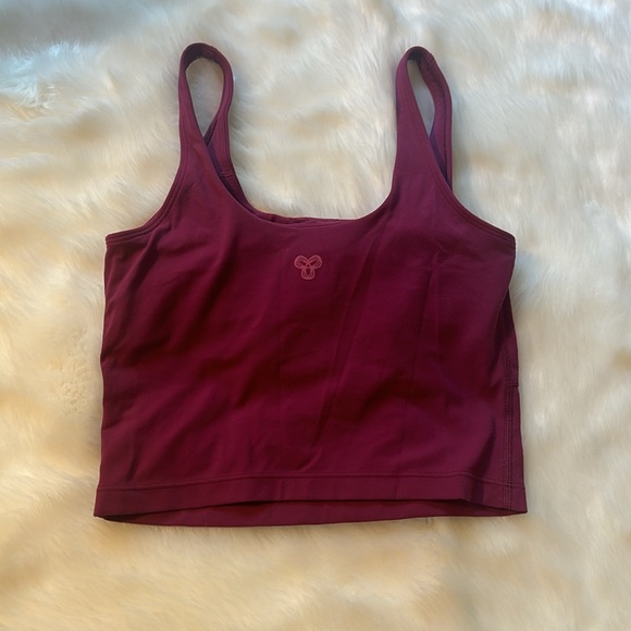 Aritizia TnaBUTTER Tank Light-support sports tank with built-in bra XS NWOT - Picture 3 of 3